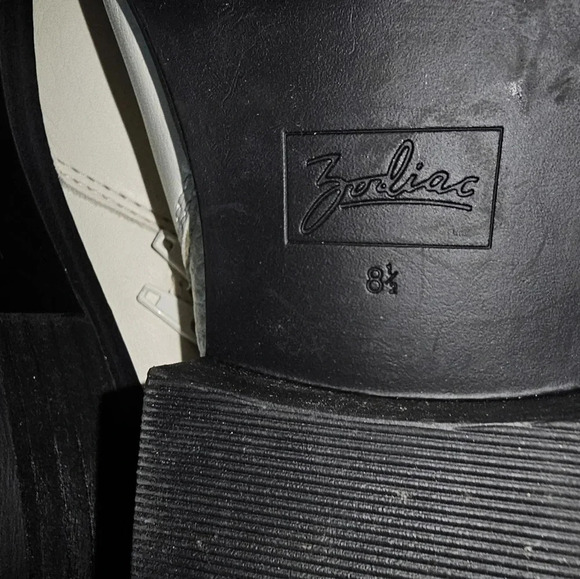 ZODIAC Women's Valera Ankle Boot - Picture 11 of 13